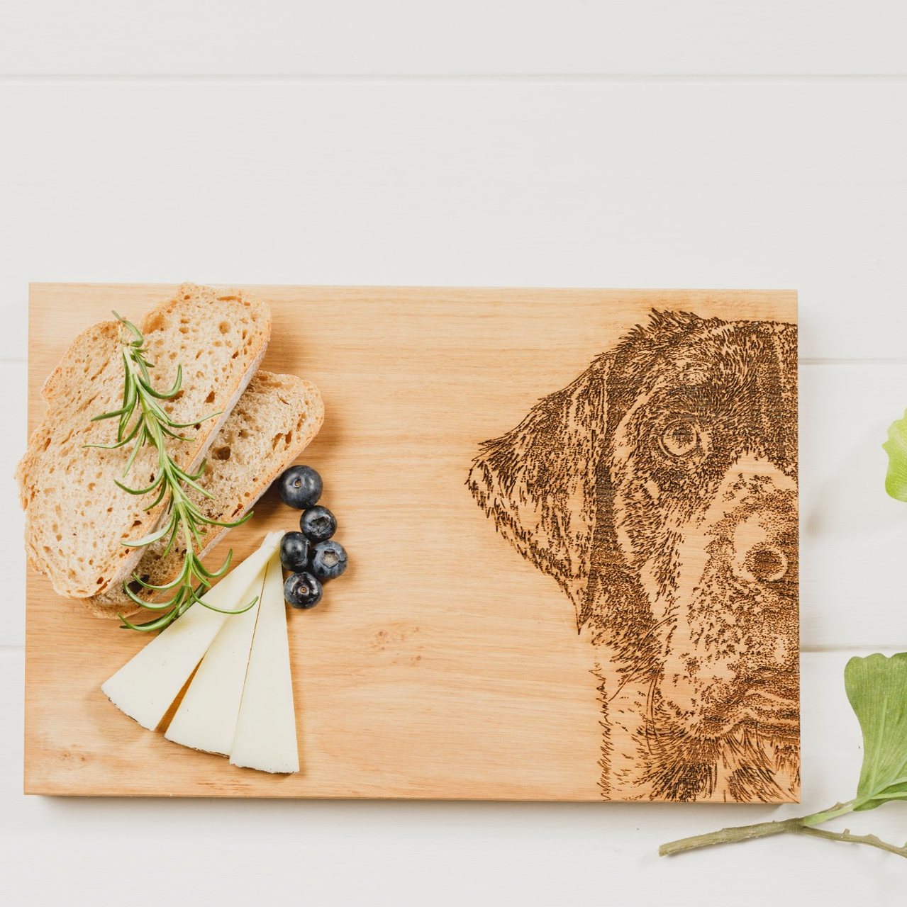 Scottish Made:  Servierbrett aus Eiche mit Motiv Labrador