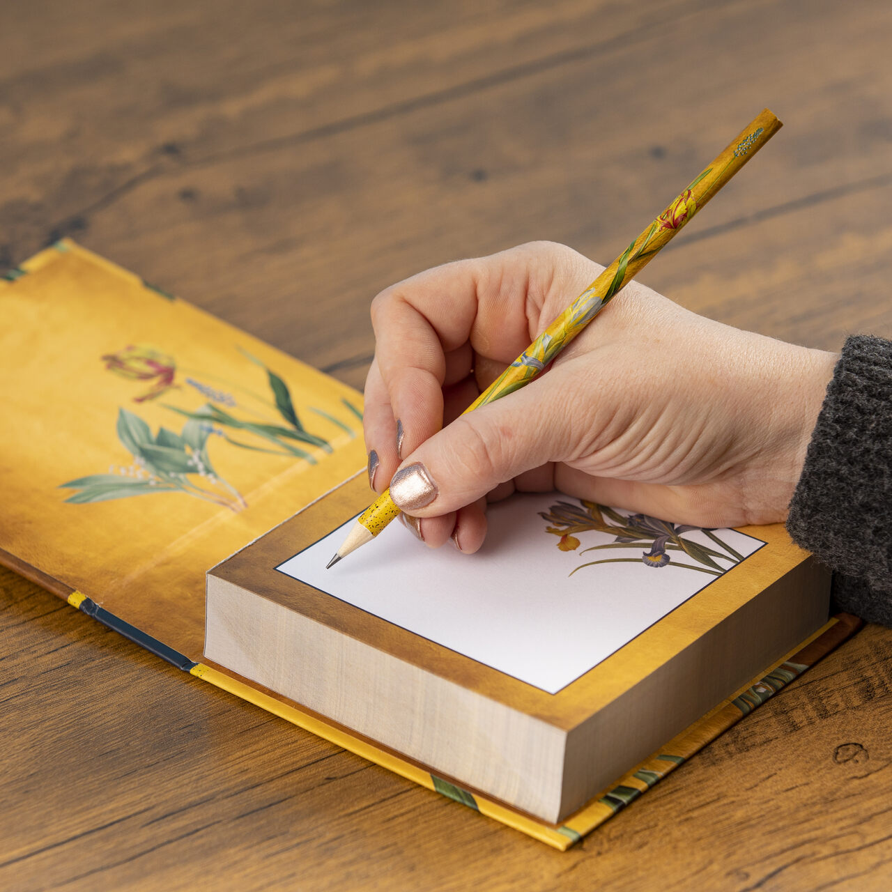 Papeterie aus England | Notizblock Redouté - Blumenaquarelle