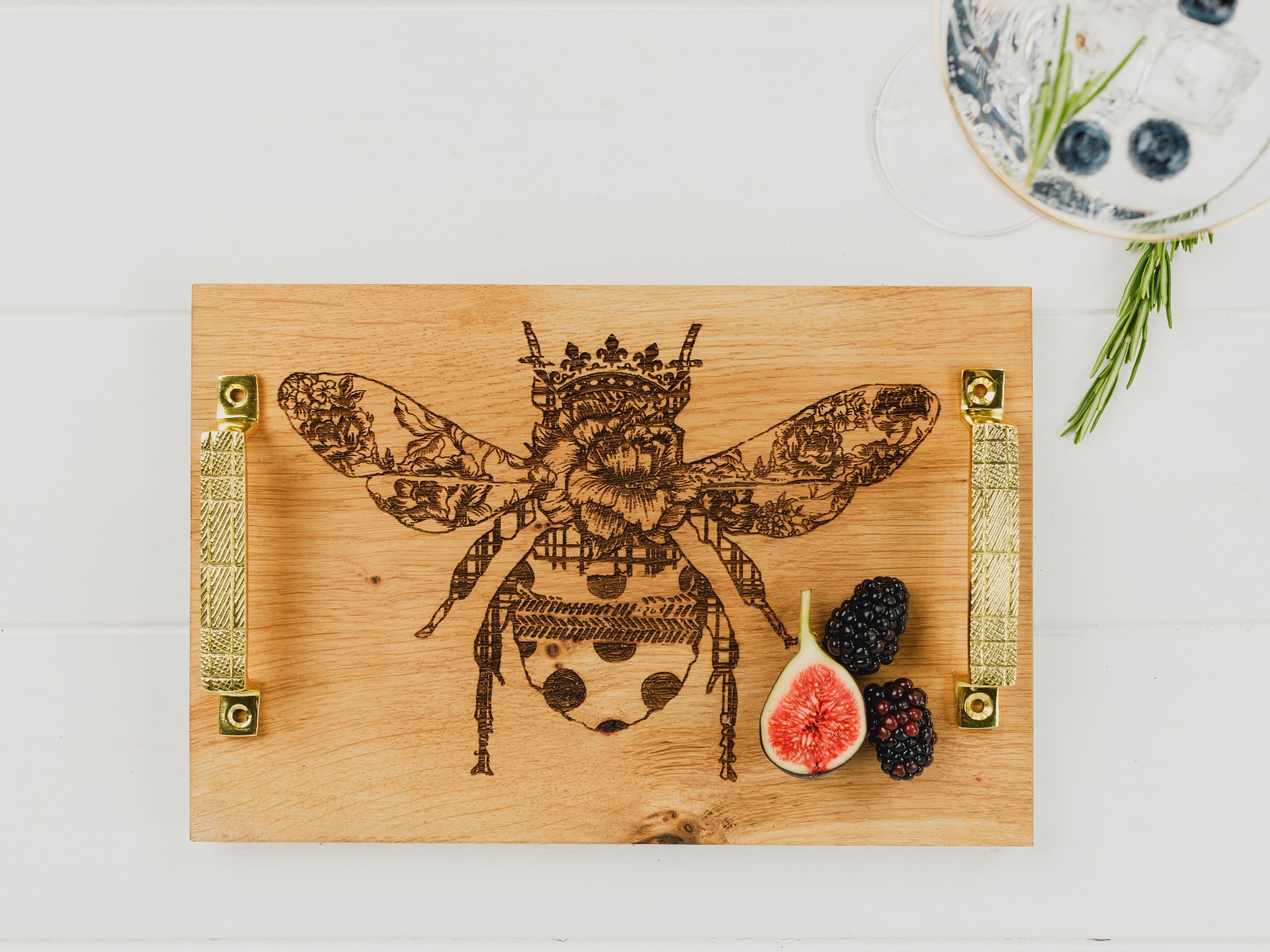 Bienenkönigin | Servierbrett aus Eiche mit Metallgriffen