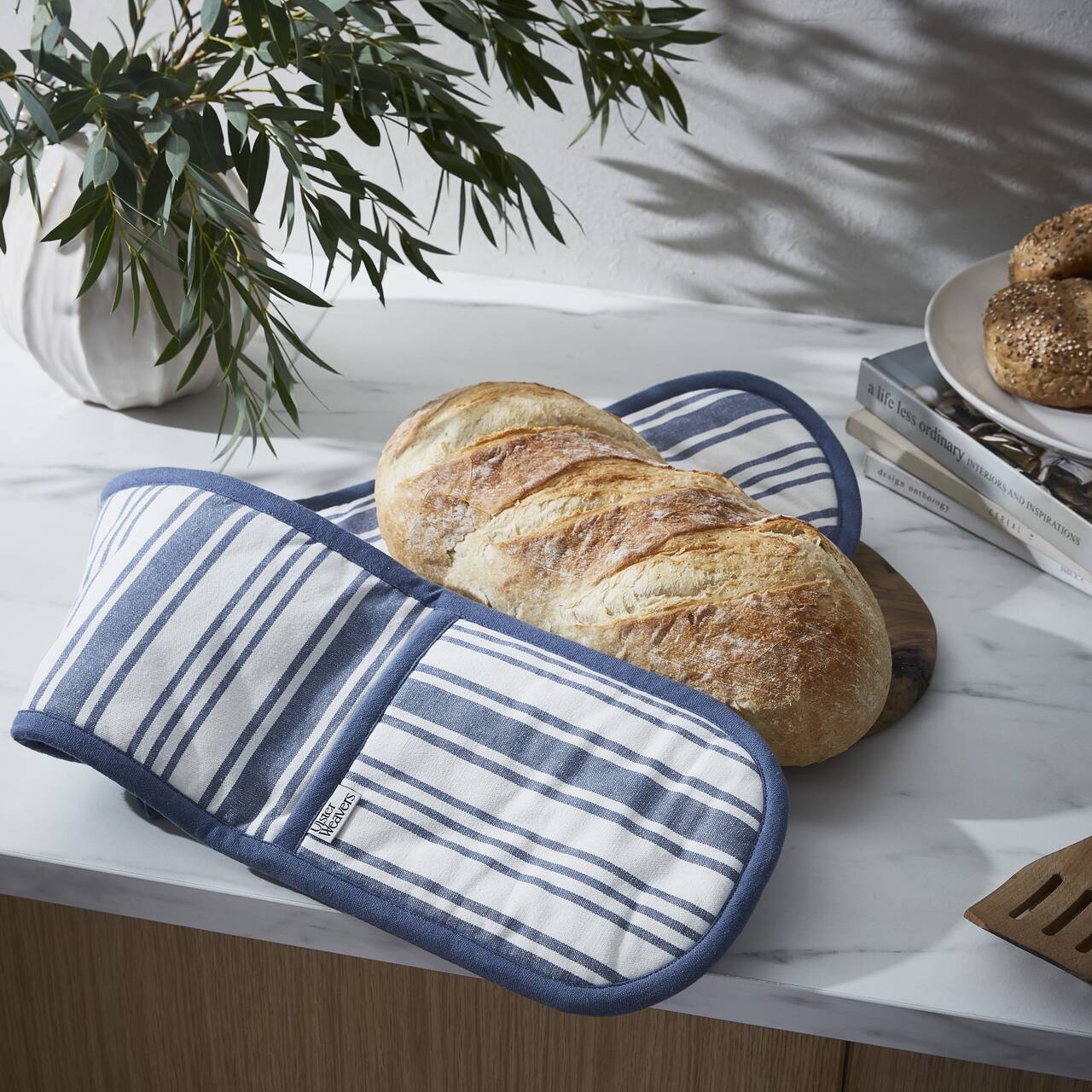 Doppelter Ofenhandschuh mit jeansblauen Streifen | aus England