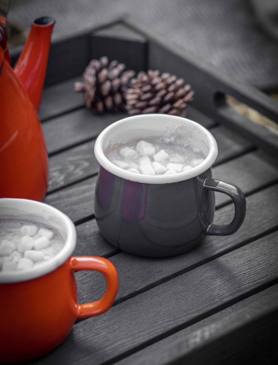 Große Emailletasse, Carbongrau