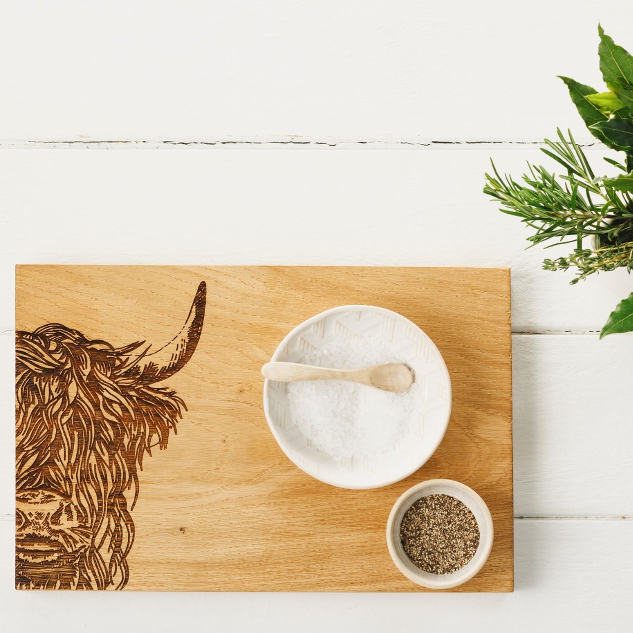 Highland Cow | Servier- und Schneidebrett aus Eiche