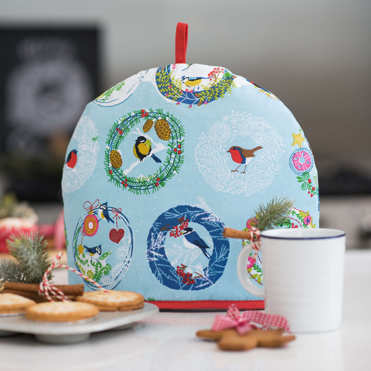 Ulster Weavers Tea Cosy 'Frosy Garland'