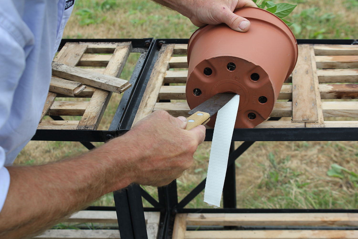 Platz für das Kapillarband schneiden