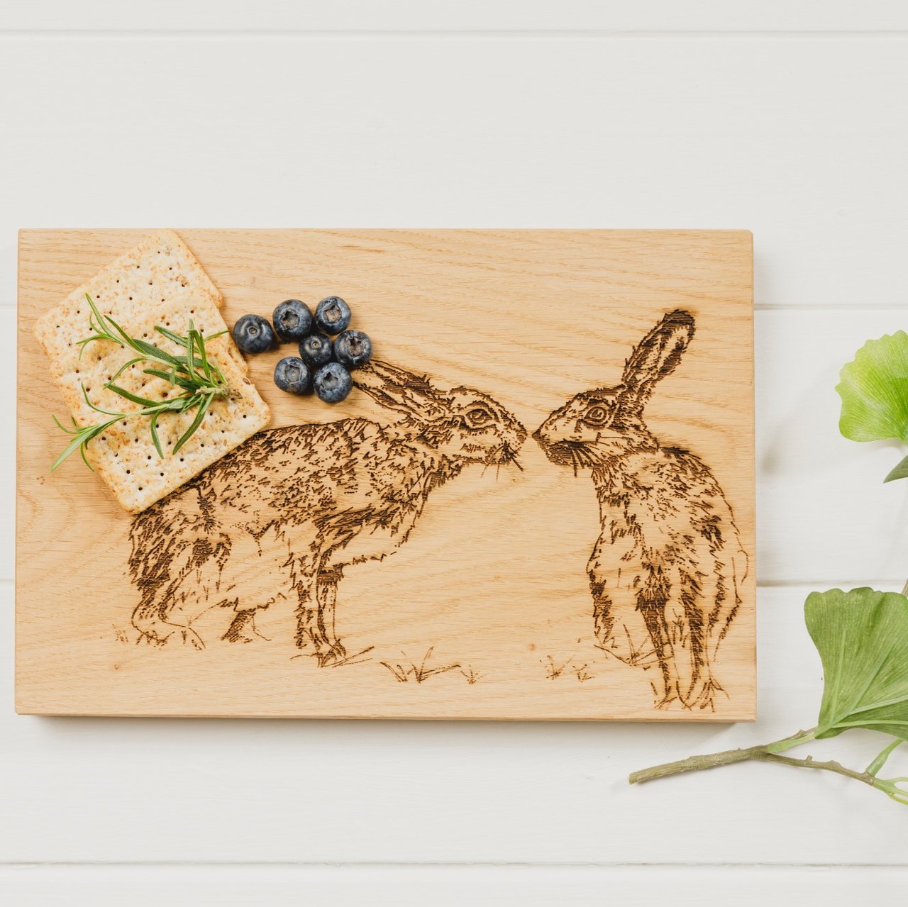 Kissing Hares | Schneide- und Servierbrett aus Eiche