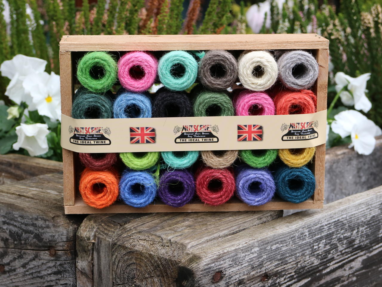 Nutscene Kiste - 24 Spulen Bio-Juteschnur