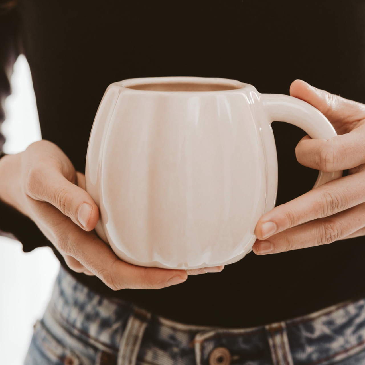 Große Herbst-Tasse in Kürbis-Optik | Farbton Creme | spülmaschinenfest und mikrowellengeeignet