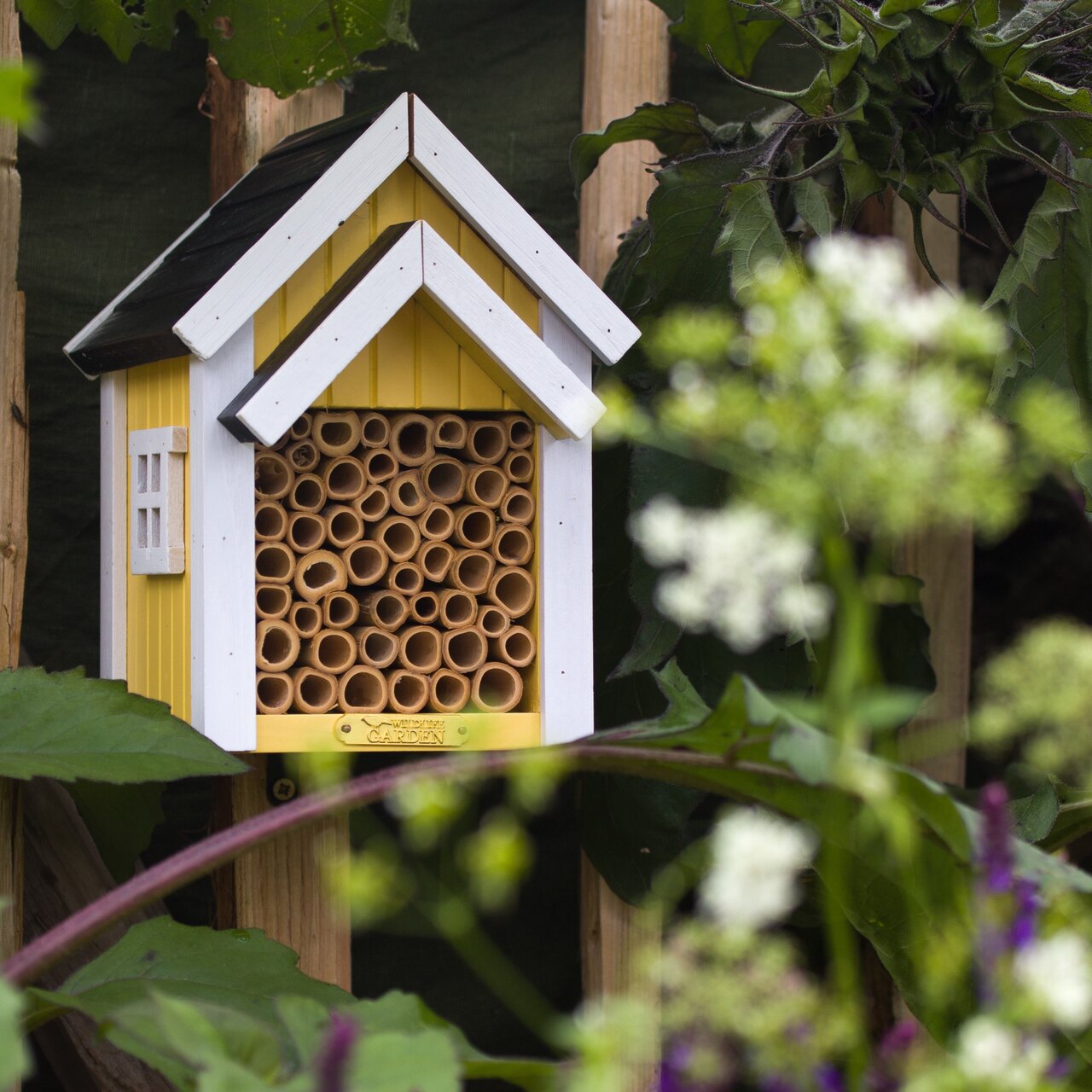 Bienenhotel - Nistkasten für Wildbienen aus Schweden | von Wildlife Garden