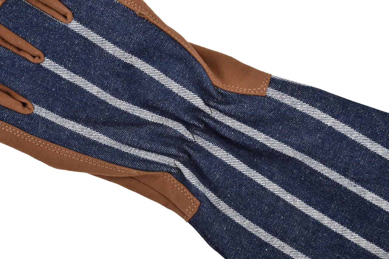 Mit leichtem Gummizug an den Handgelenken