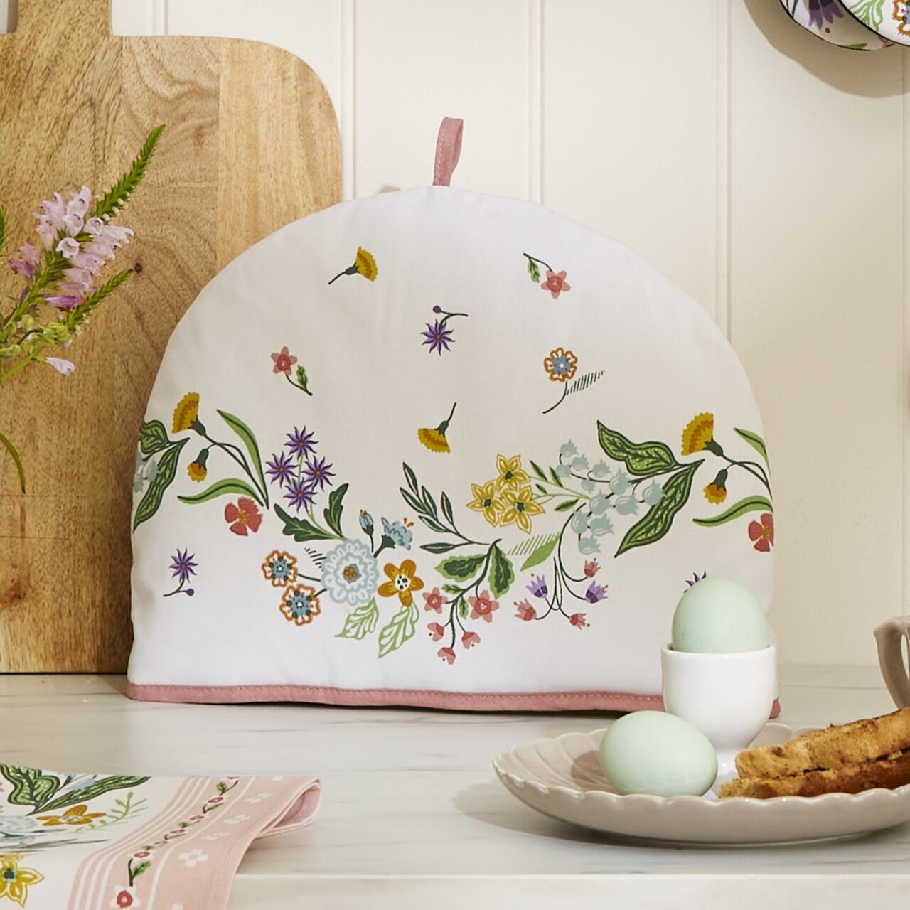 Blüten & Prosa | Petals & Prose | romantisch entworfene Teehaube von Ulster Weavers, aus England