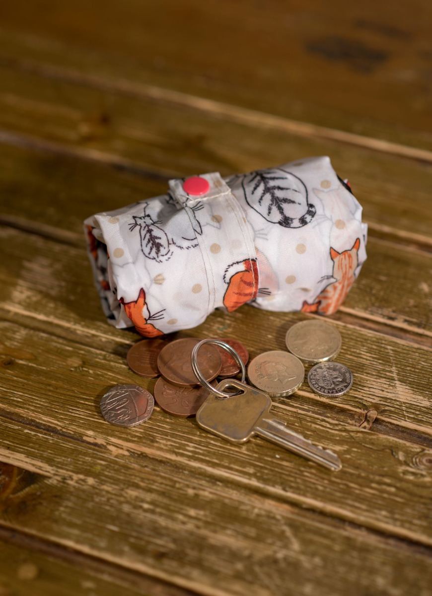 Roll-up Bag Cats in Waiting von Ulster Weavers