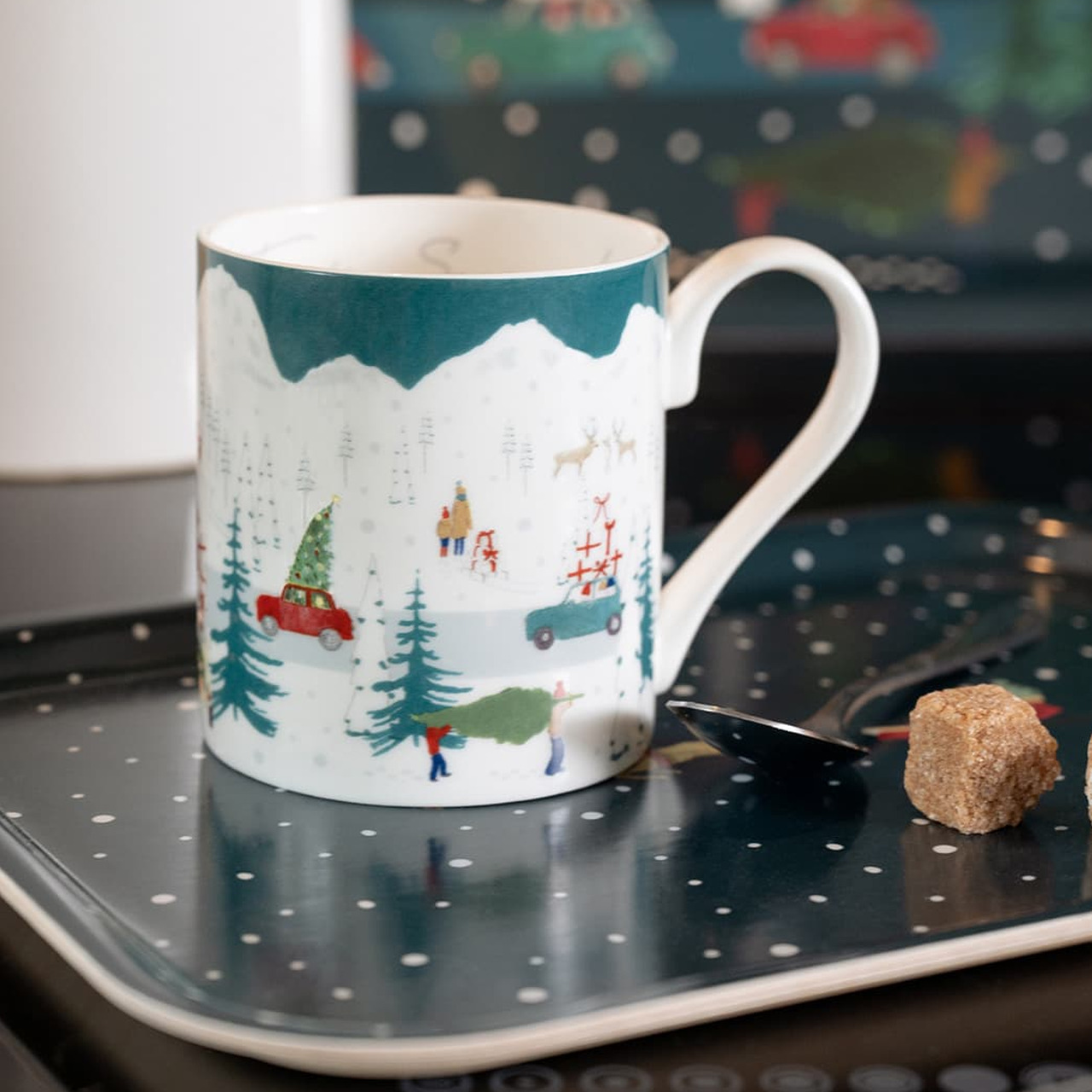 Weihnachtstasse in zwei Größen | Design Es weihnachtet | von Sophie Allport, England