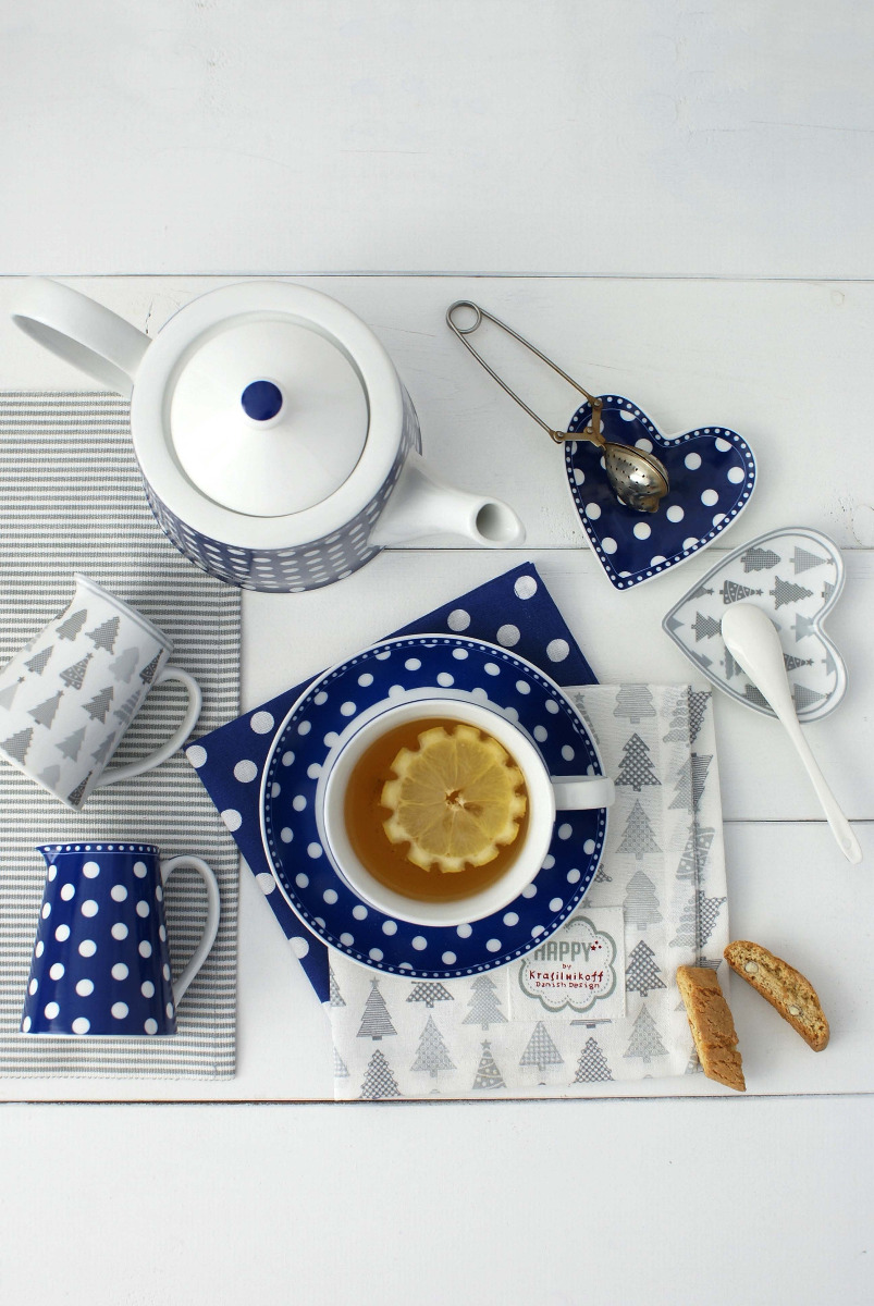 Punkte-Serie dunkelblau, Herztellerchen als Ablage