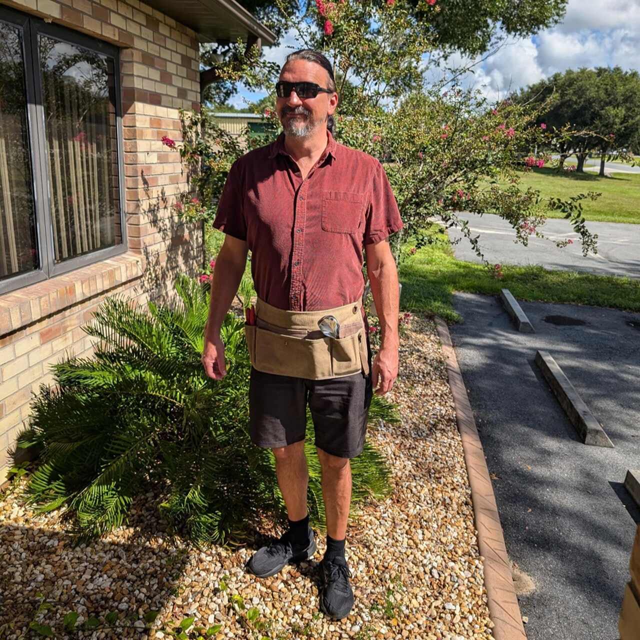 Braune Garten-Werkzeugschürze aus gewachstem Canvas