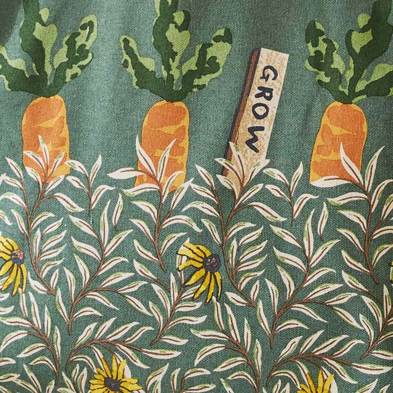 Detailansicht des Time to Grow - Motivs - gelbe Rudbeckien und orangefarbene Karotten - dazwischen ein 'Grow'-Holzschild