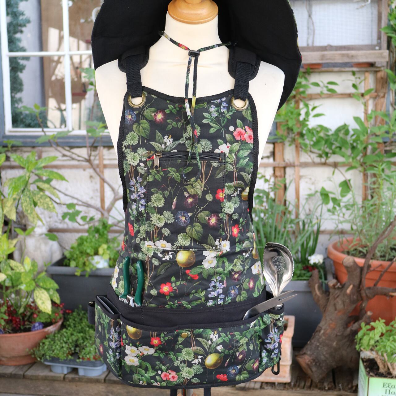 Florale Gartenschürze, Design Mitternachtsblüten | von Garden Works