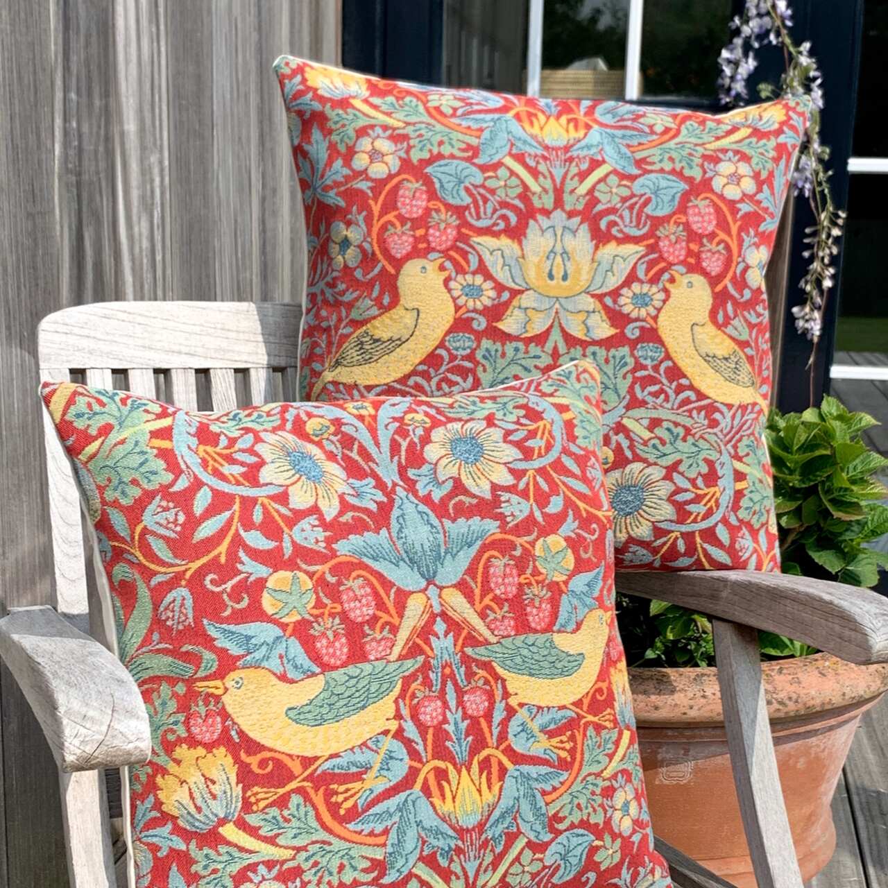 William Morris Dekokissen | Design Strawberry Thief - Erdbeerdieb | handgefertigt in Belgien