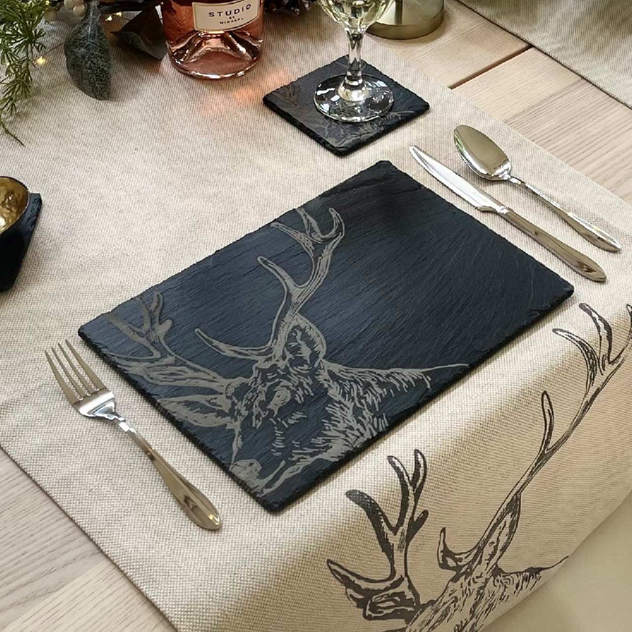 Hirsch | 2-er Platzset aus Schiefer | weihnachtlich dekoriert