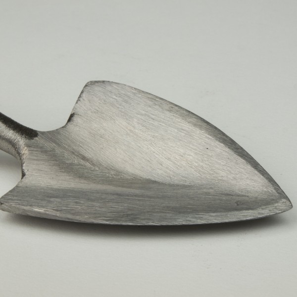 Das handgeschmiedete Blatt der Indoor-Pflanzkelle von Sneeboer