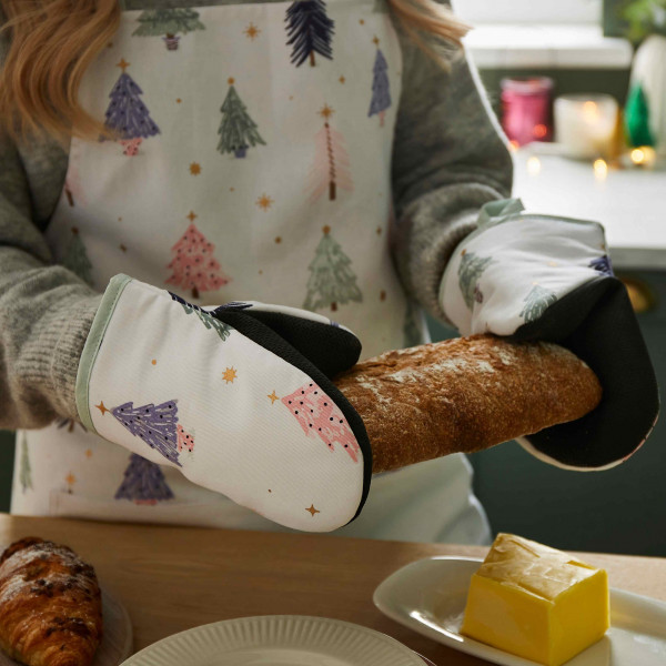 Frosty Trees | Topfhandschuhe und Schürze | von Ulster Weavers