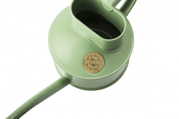 Haws Pot Waterer 1 Pint | Zimmergießkanne Salbeigrün | Haws-Medaillon