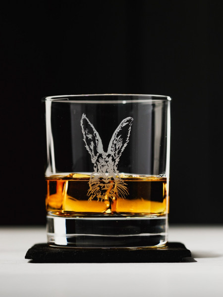 Hase | Tumbler-Glas mit Schieferuntersetzer
