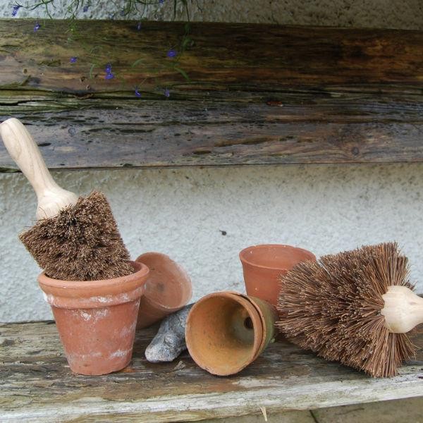 die große und die kleine Blumentopfbürste